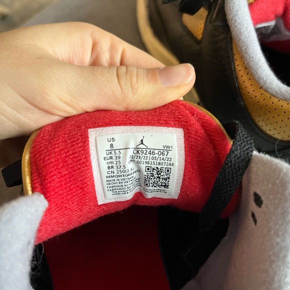 Air Jordan 3 Retro Black Cement Gold - Picture 7 of 8